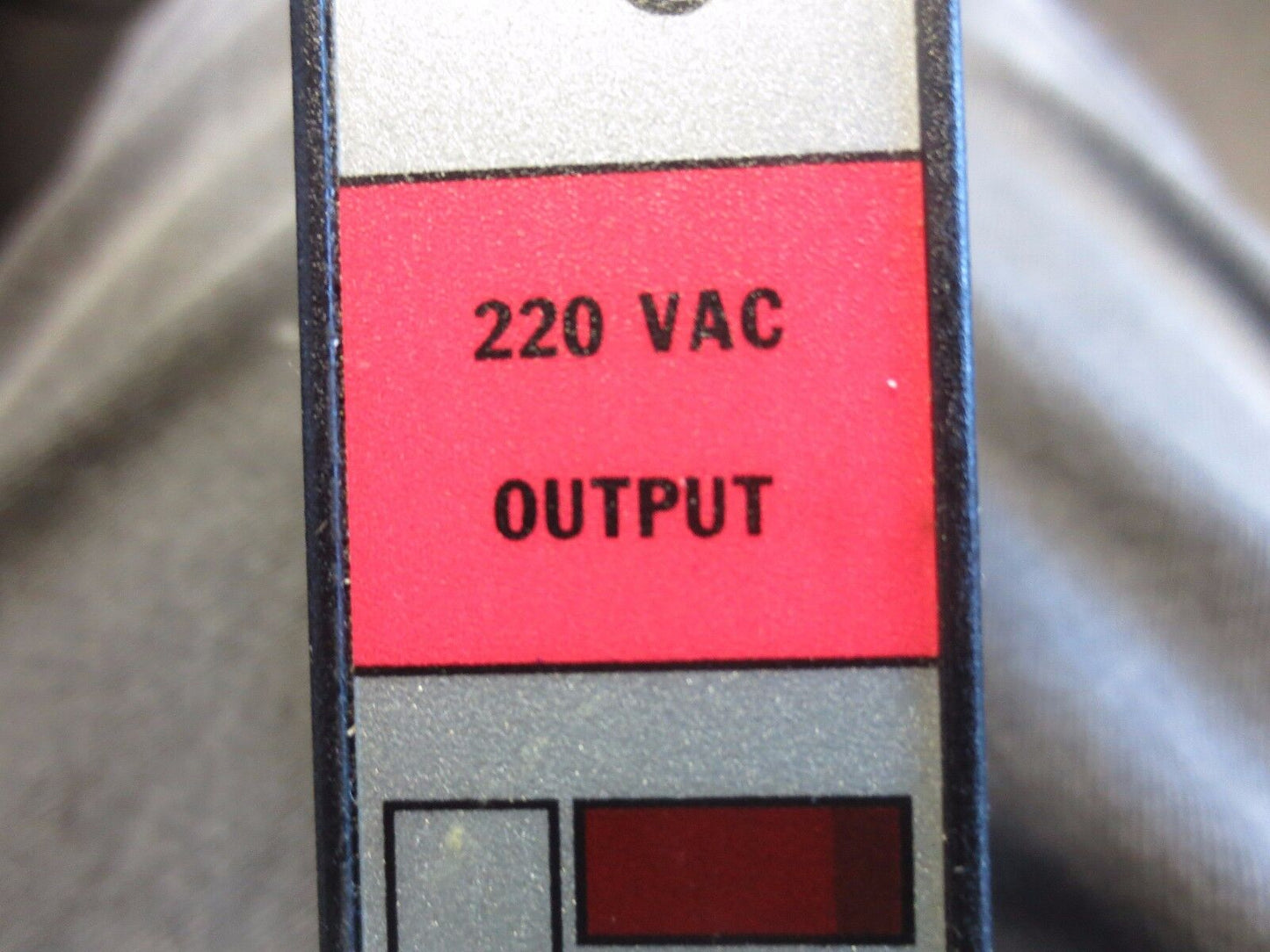 TEXAS INSTRUMENTS / SIEMENS 500-5012 220V OUTPUT MODULE