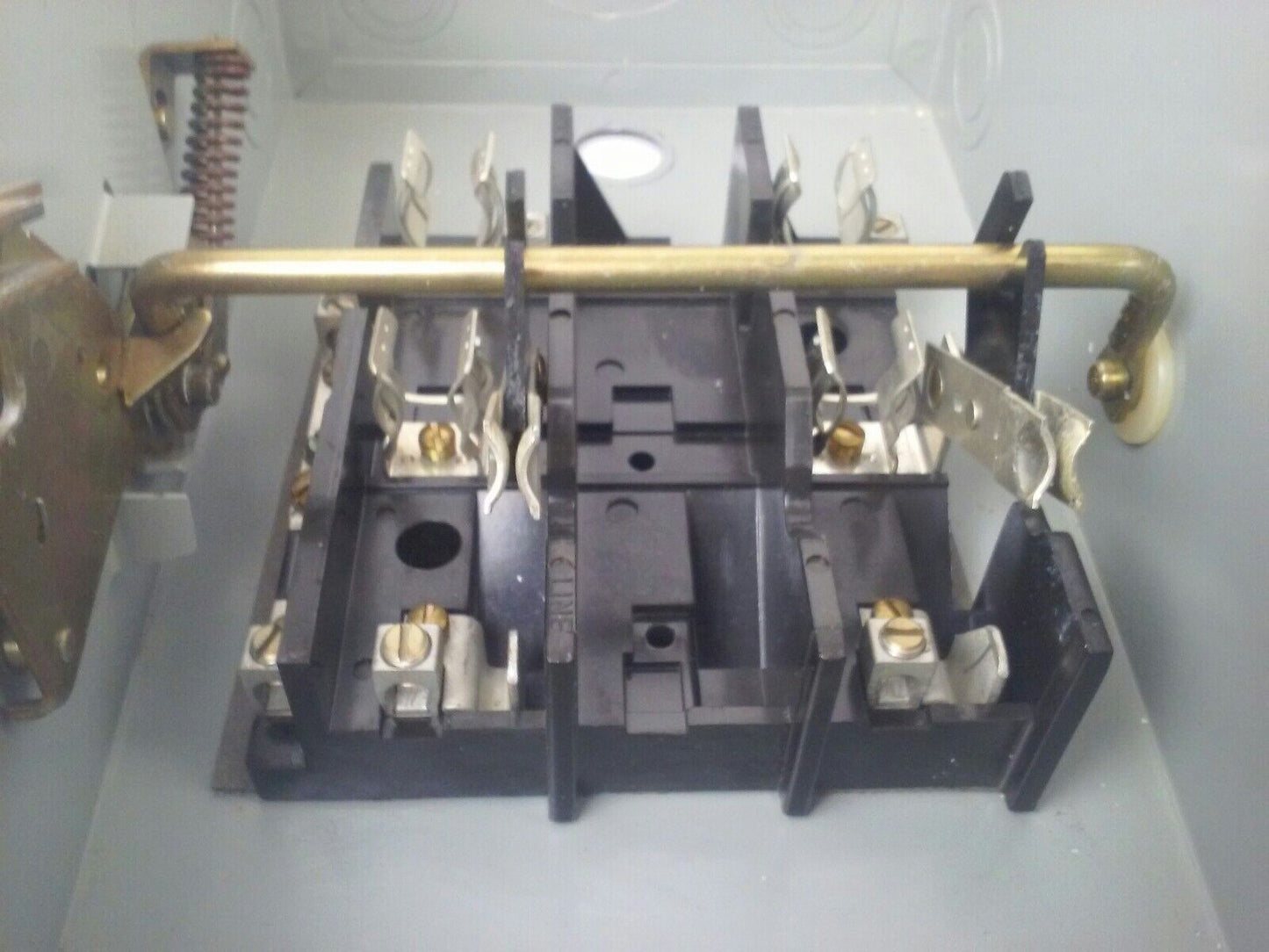 WESTINGHOUSE GFN322N FUSIBLE SAFETY SWITCH 2P 60A 240V 15HP TYPE 1 INDOOR