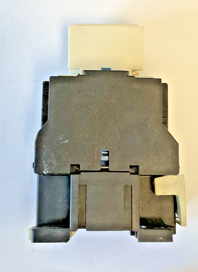 TELEMECANIQUE SQUARE D LC1 D3201,LADN11, LA4DA1E CONTACTOR