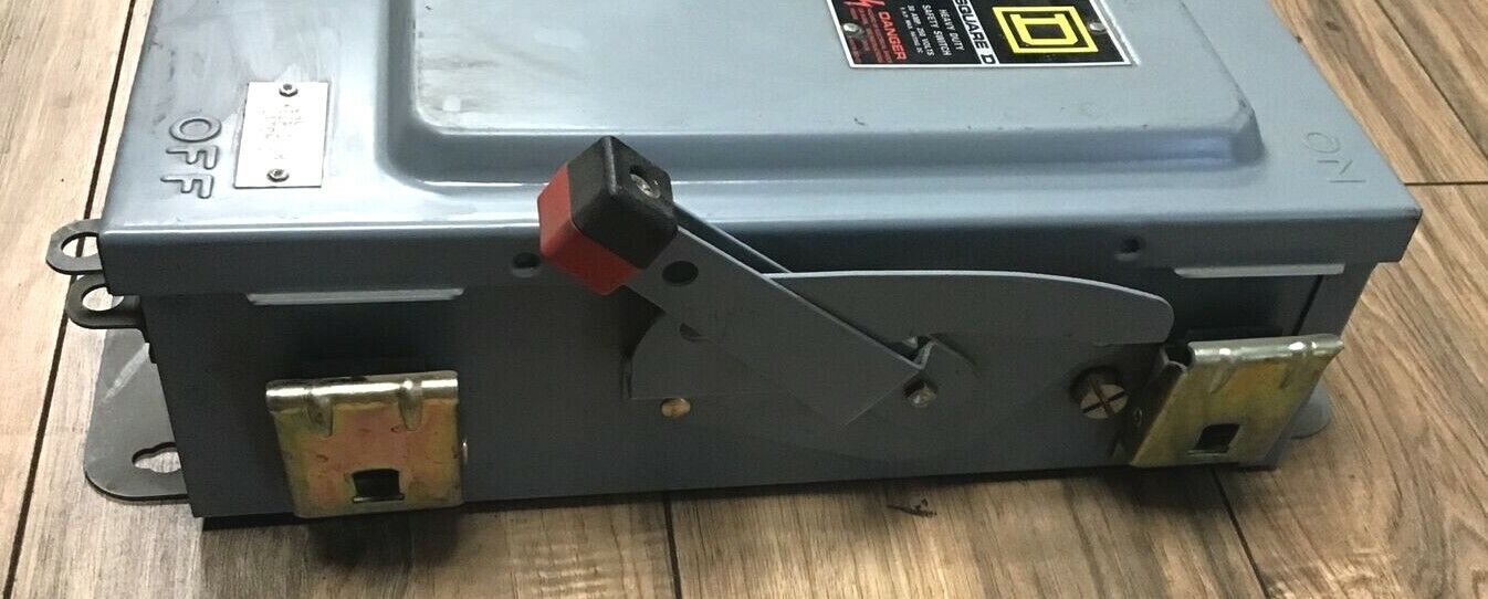 SQUARE D H221A SER.E1 SAFETY SWITCH 30A 240VAC 250VDC FUSIBLE TYPE 12K