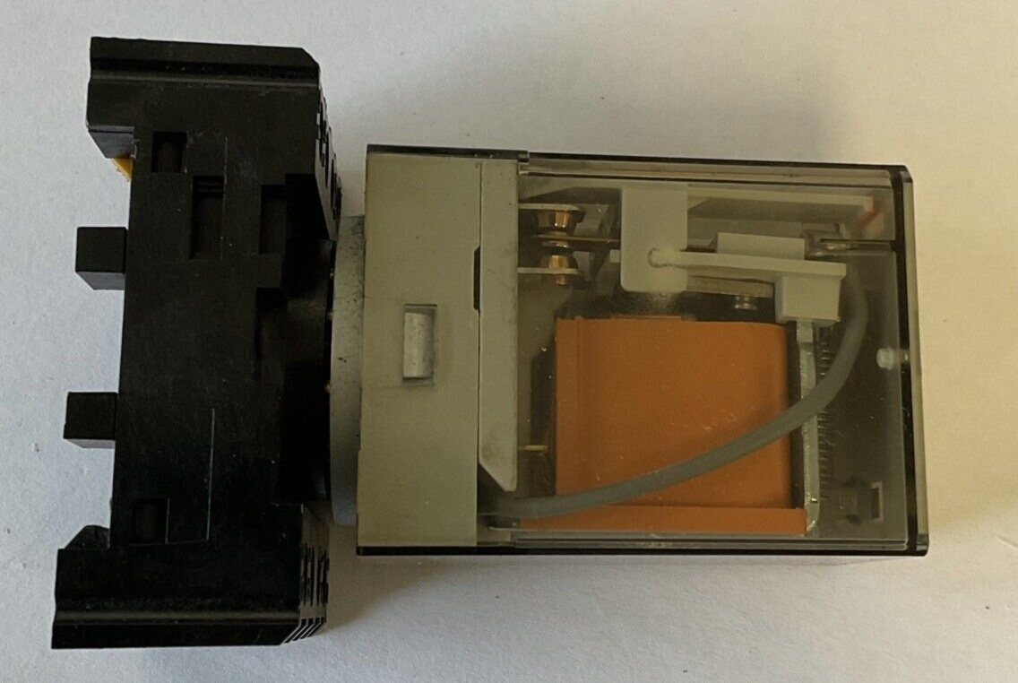 ALLEN BRADLEY 700-HA32A12 RELAY SER.D 12VAC 10A****LOTOF2****