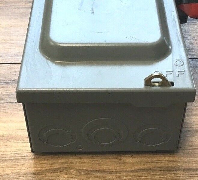SQUARE D SAFETY SWITCH HU361 SER.F01 30A TYPE1 600VAC