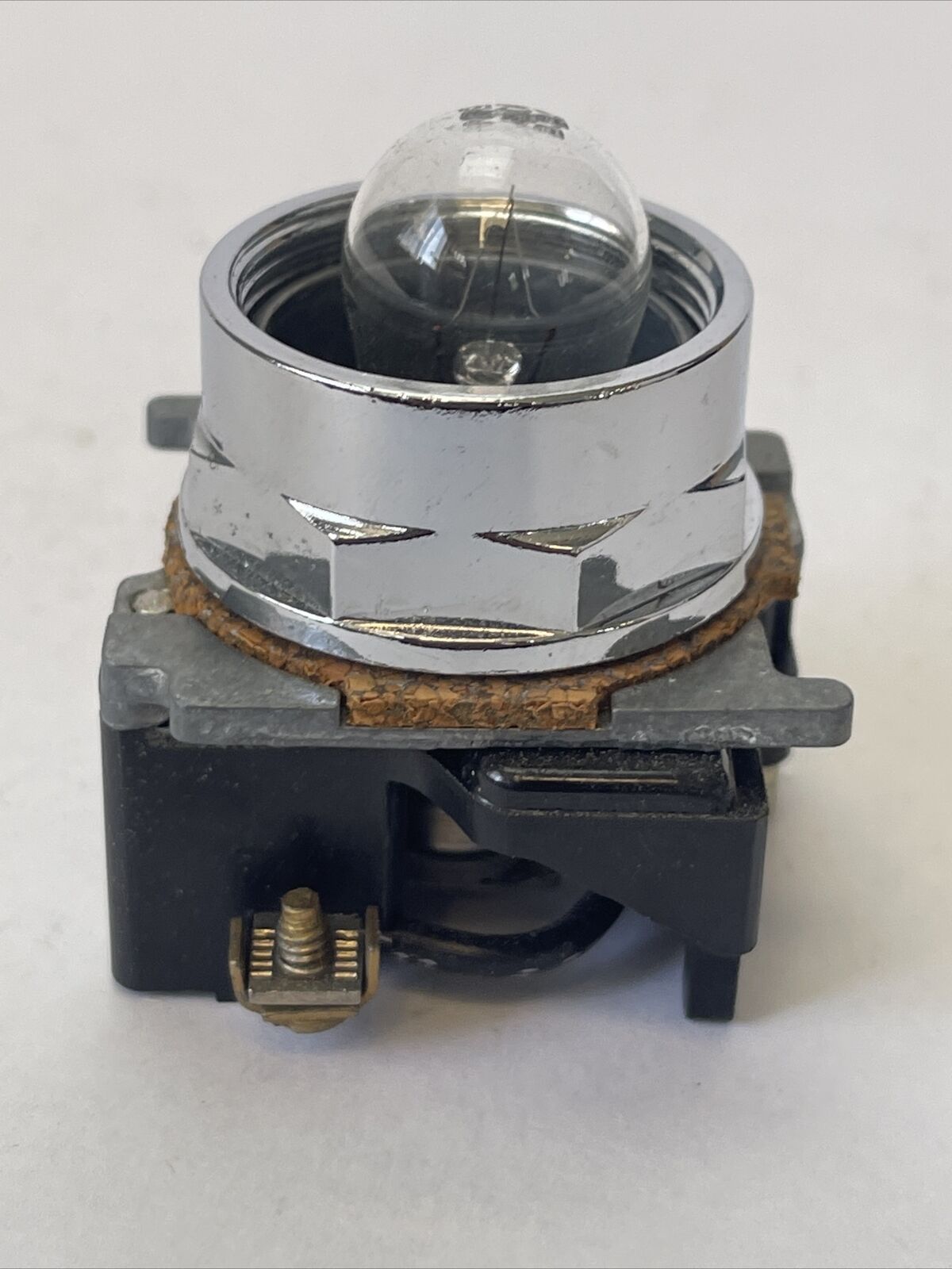 CUTLER HAMMER 10250T206 STD. IND. LIGHT RES.-1 HOLE MTG. 24V