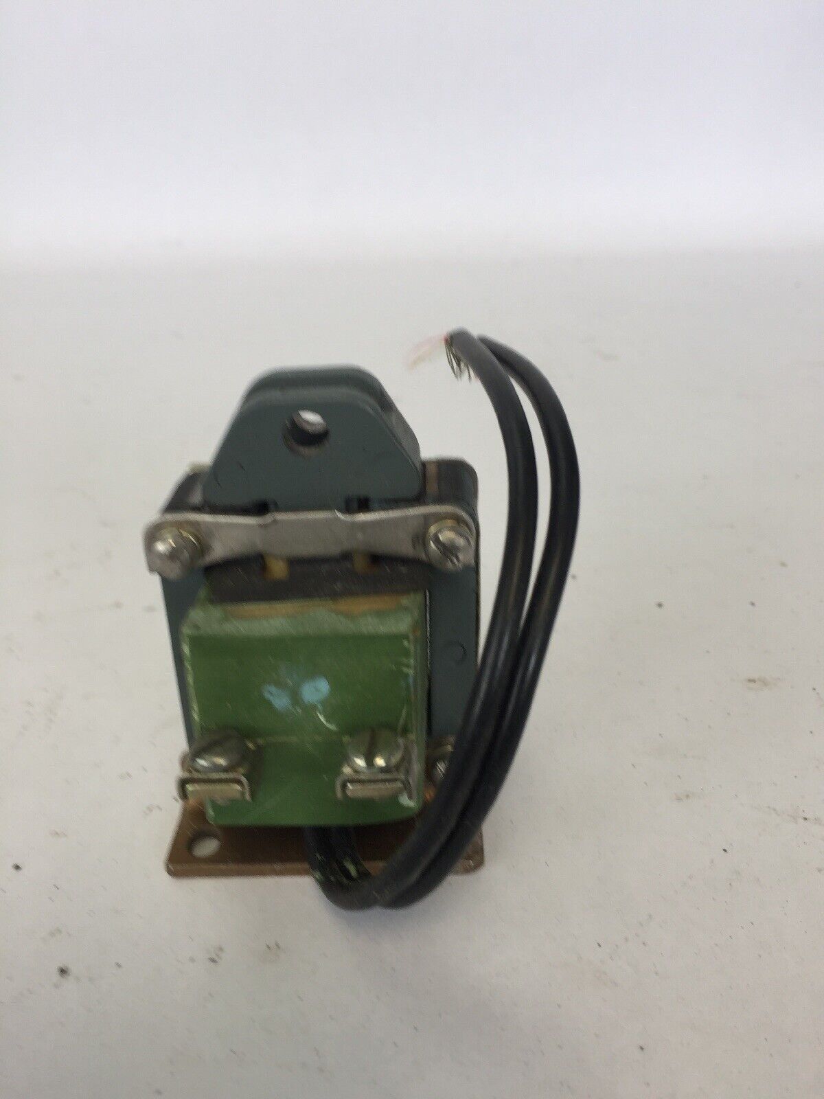 GE CR9500A100A4A SOLENOID PULL TYPE COIL 460V 60HZ END MTG STROKE 1-INCH MAX