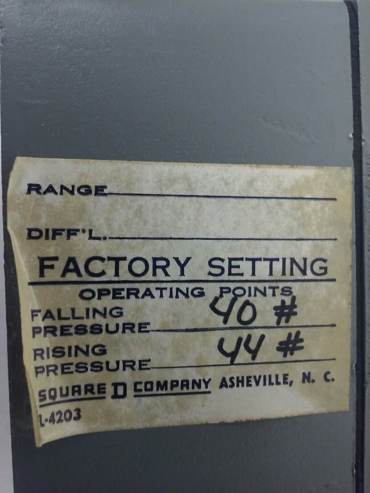 SQUARE D 9012 ACW1S11 SER.B, PRESSURE SWITCH, SET 40-44 PSI, FORM V, 9012 ACW1