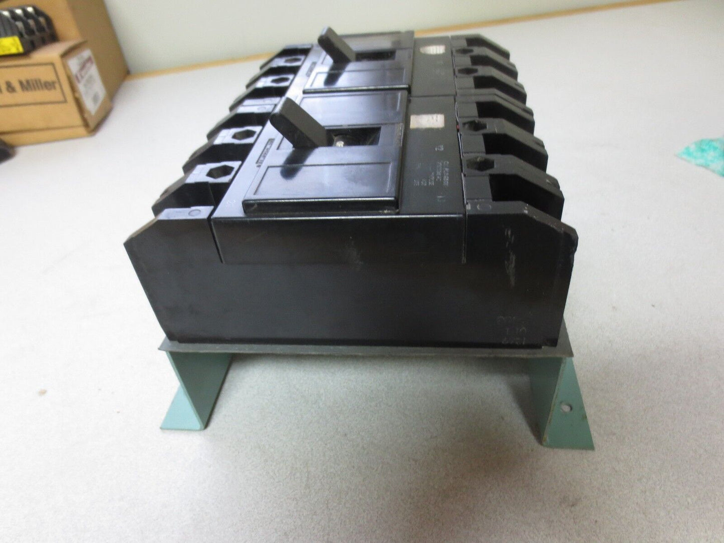 HEINEMANN CJ3-G3-DU / HH83XC306 CIRCUIT BREAKERS 240VAC 60Hz 122A - (2) on RACK