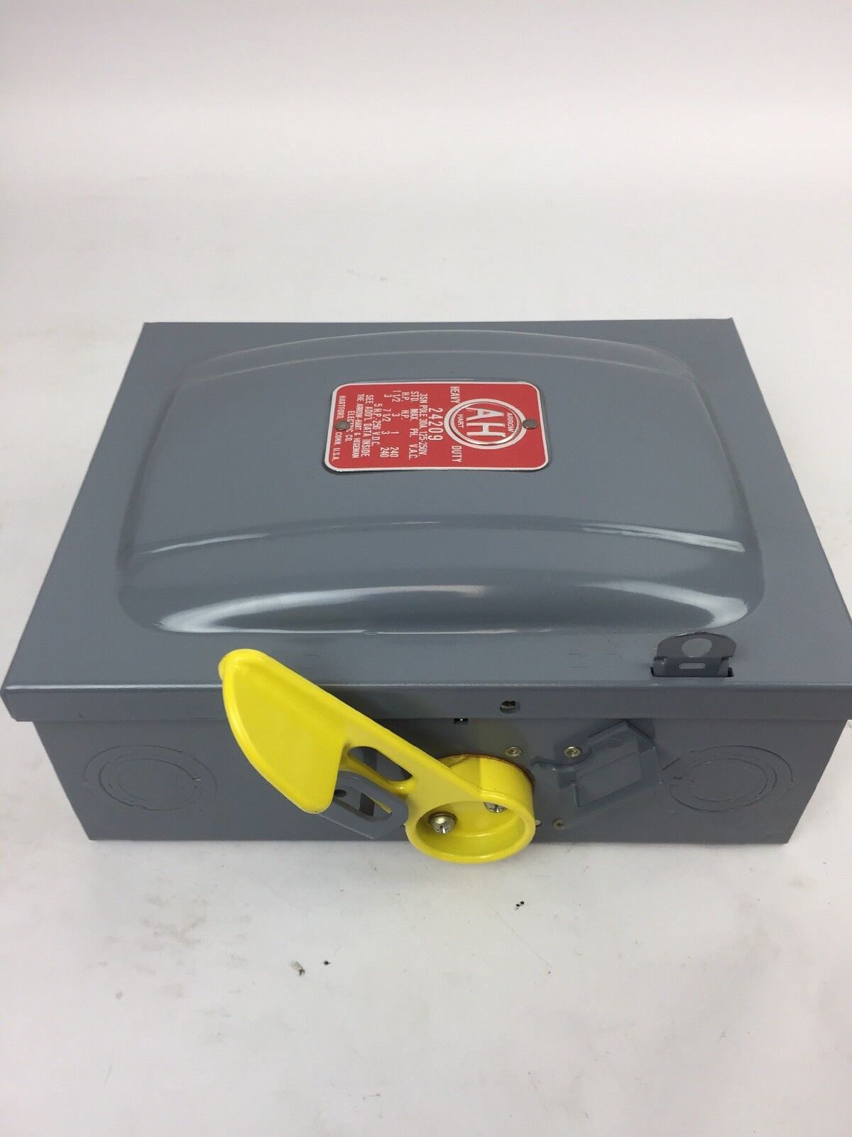 ARROW HART 24209 HEAVY DUTY ENCLOSED SWITCH 3 SN POLES 30 AMPS 125-250V FUSIBLE