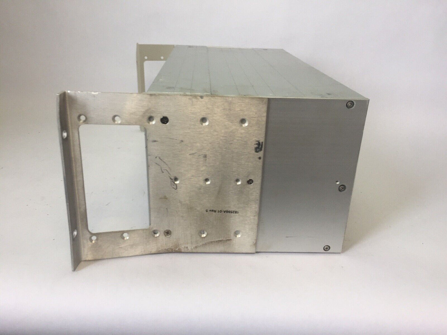 NATIONAL INSTRUMENTS SCXI-1001 12 SOLT CHASSIS 100/120/220/240VAC 1.7/1.5/0.8A