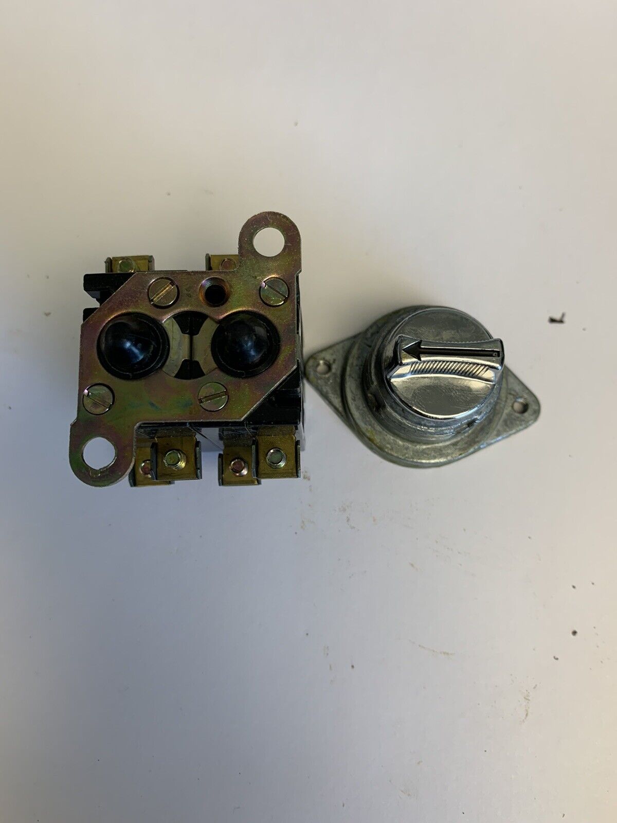 General Electric Heavy-Duty Oiltight Selector Switch CR2940UB203C