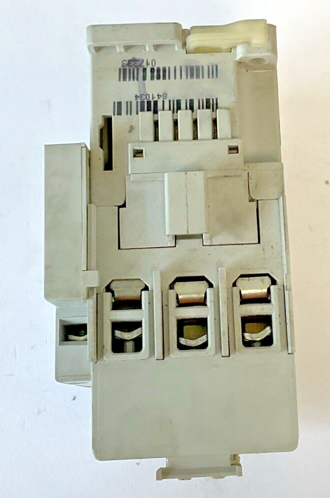 ALLEN BRADLEY 100-C30*00 CONTACTOR SER.C 690V 65A W/ 100-S SER.B AUX CONTACT