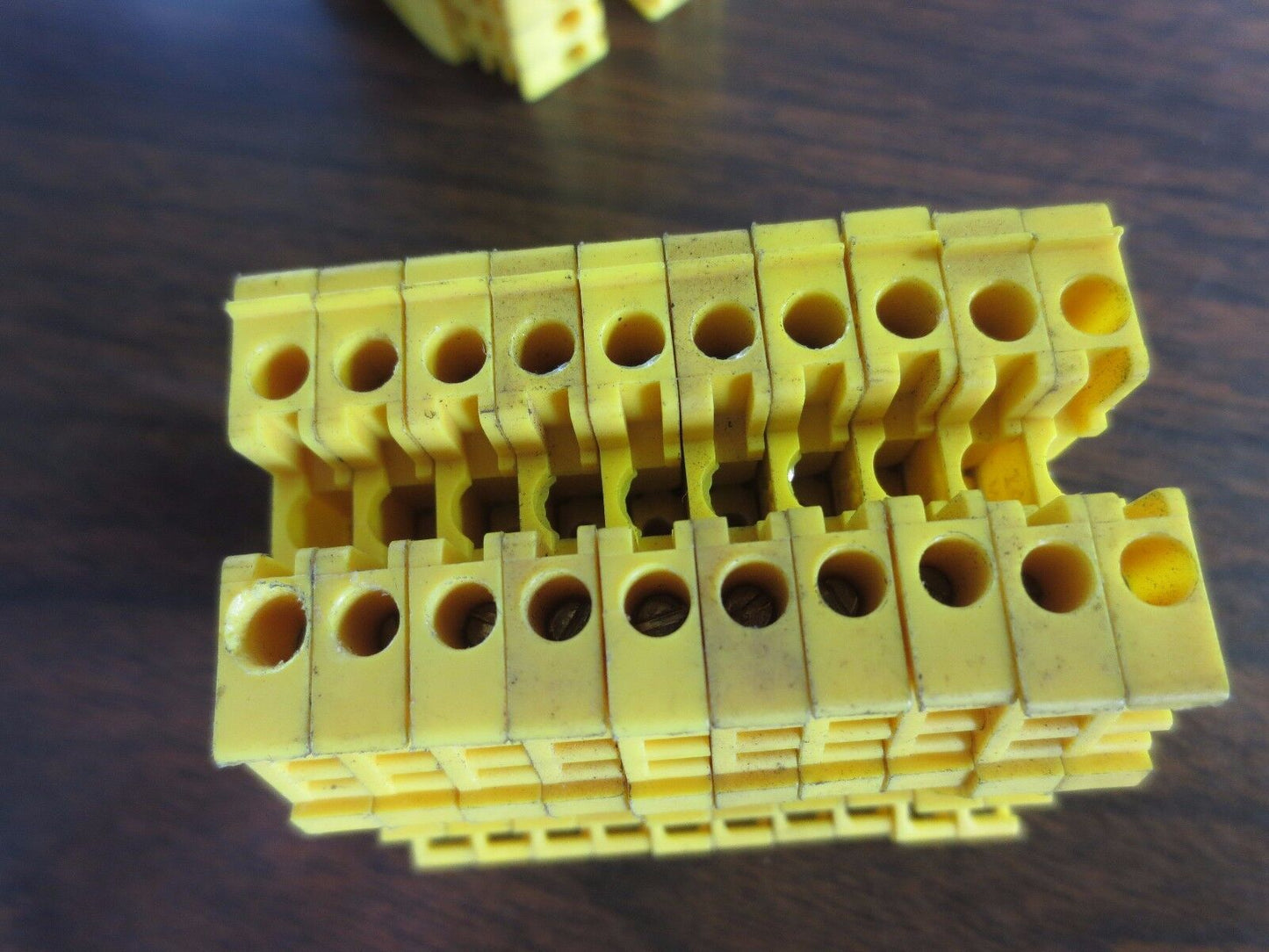 ALLEN-BRADLEY 1492-W3 TERMINAL BLOCKS - YELLOW - LOT of 20 - 1492-W3-Y