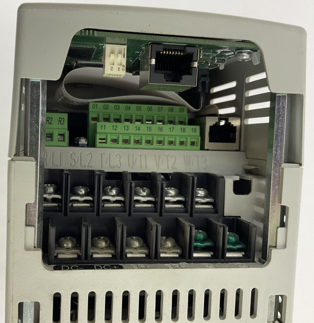 ALLEN BRADLEY 22D-D2P3N104 POWERFLEX 40P 3PHASE 3.2A FRN:2.01 SER.A 1HP