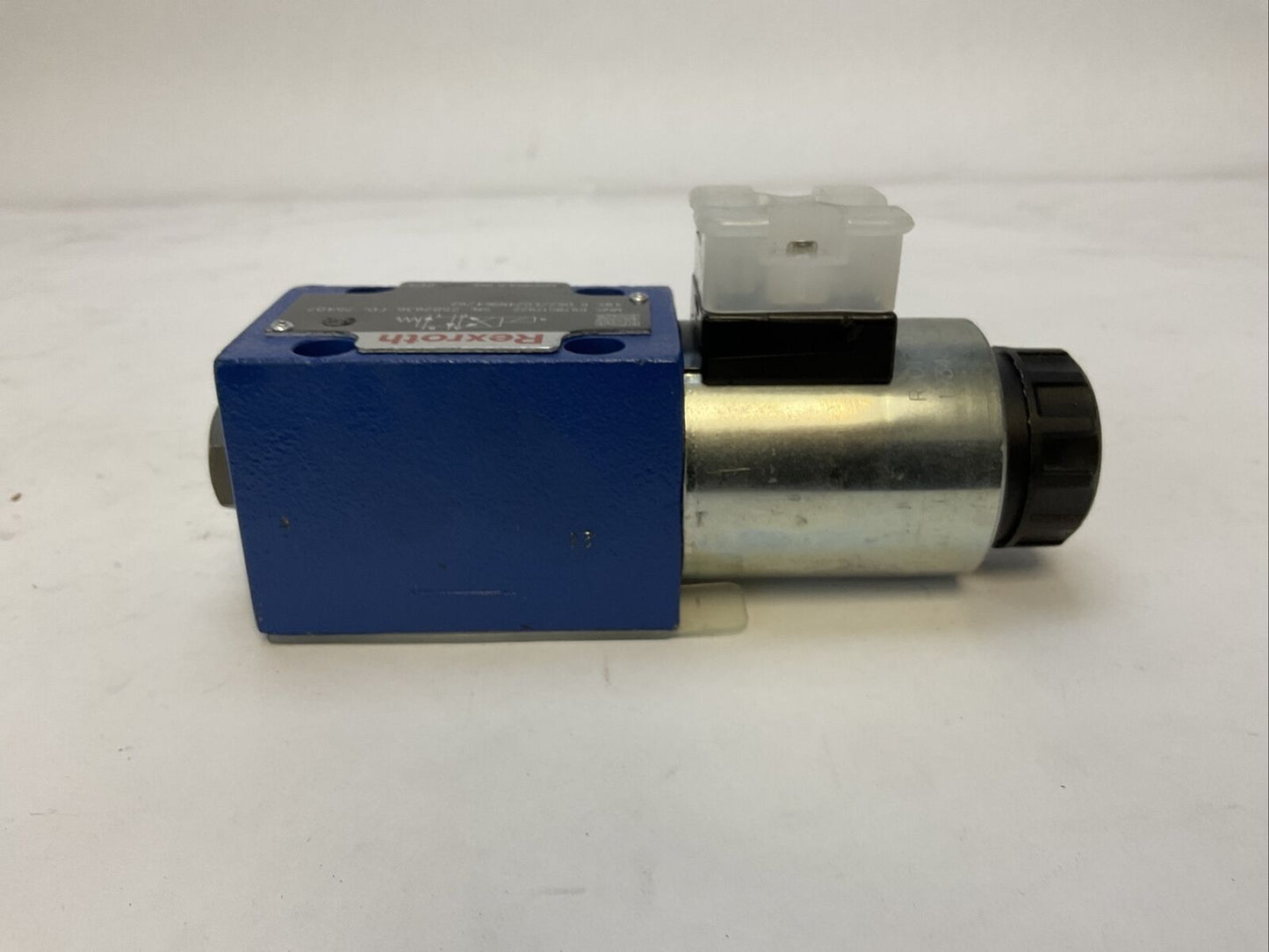 REXROTH R978017922 DIRECTIONAL CONTROL VALVE R901370939 24VDC 1.25A
