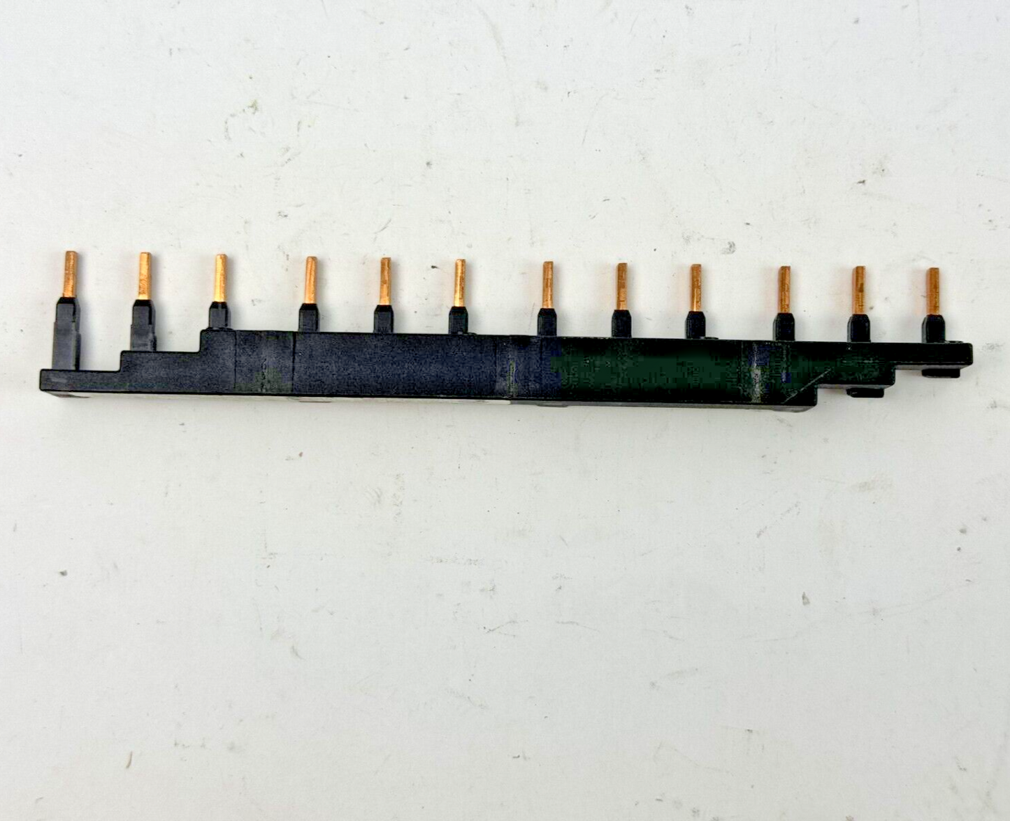 ALLEN-BRADLEY 140M-C-W454N SER. A E - COMPACT BUS BAR - 600 VAC MAX