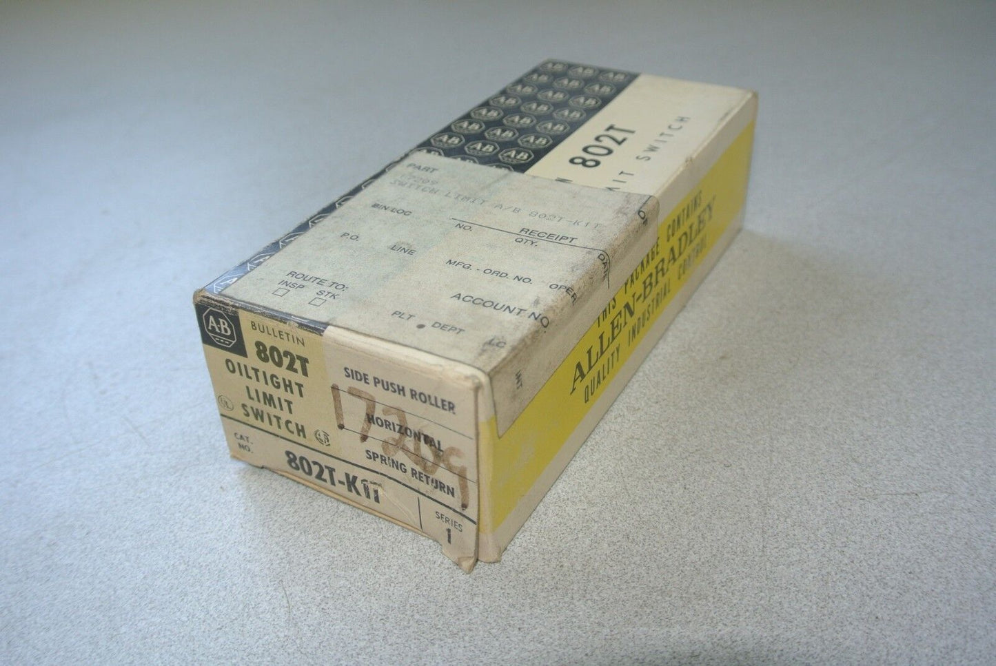 ALLEN-BRADLEY 802T-K1T OILTIGHT LIMIT SWITCH, SIDE PUSH ROLLER - NEW SURPLUS