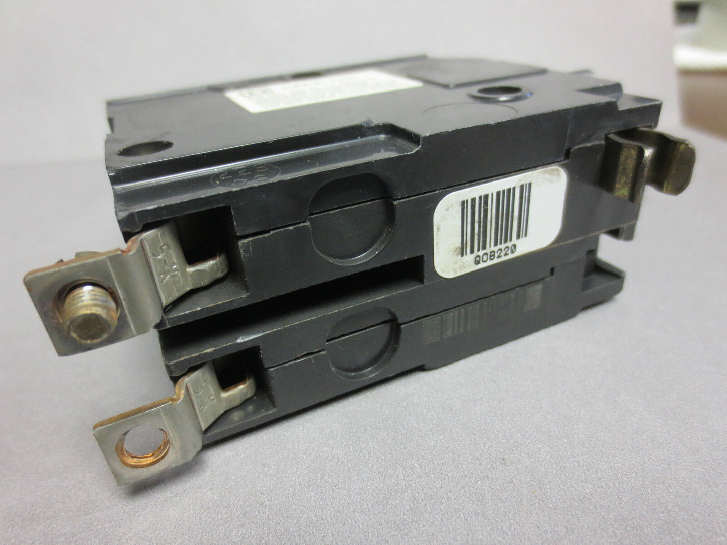 SQUARE D QOB220 CIRCUIT BREAKER 2-POLE 20A 120/240VAC