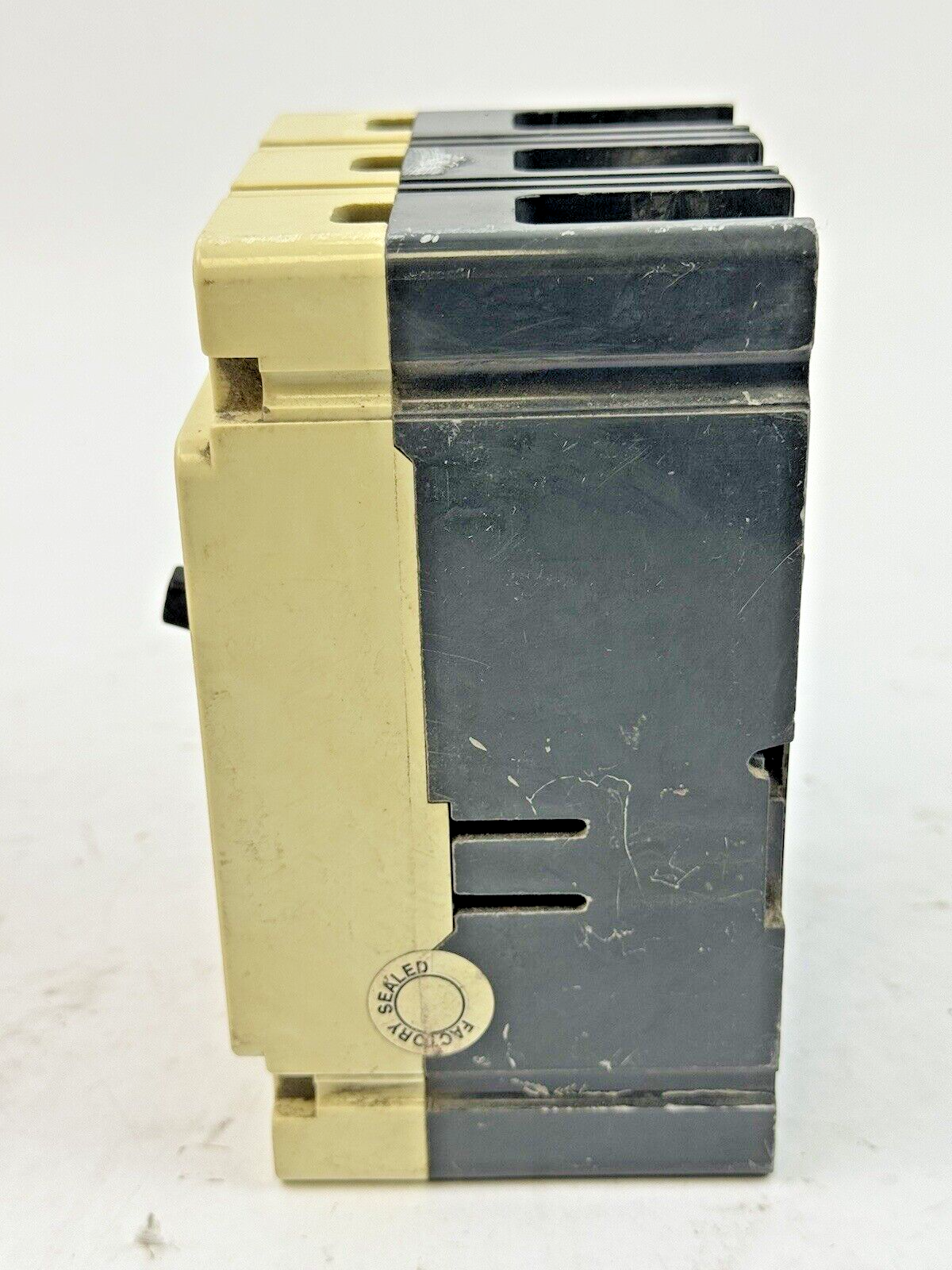 CUTLER-HAMMER - EHD3015 - CIRCUIT BREAKER - 3 POLE/ 15 A/ 480 VAC