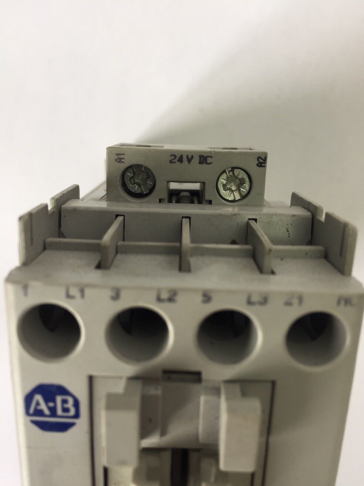 ALLEN BRADLEY 100-C23Z*01 CONTACTOR 600VAC 15HP 30A COIL 24VDC