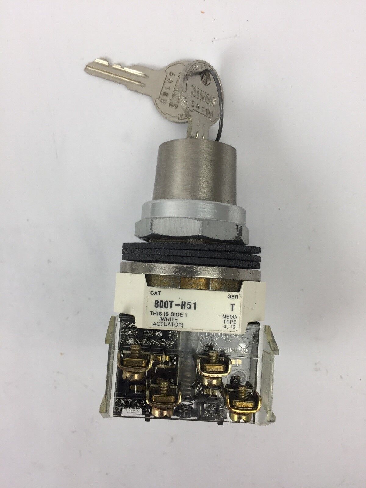 ALLEN BRADLEY 800T-H51A SELECTOR SWITCH SER T KEY 2 POSITION SPRING RETURN