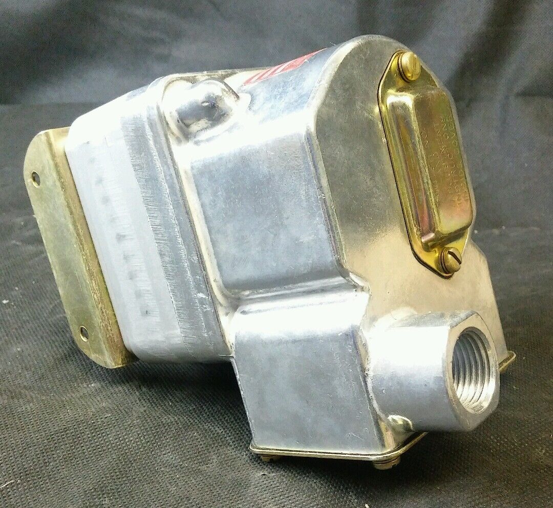 BARKSDALE DPD2T-A3 PRESSURE OR VACUUM ACTUATED SWITCH