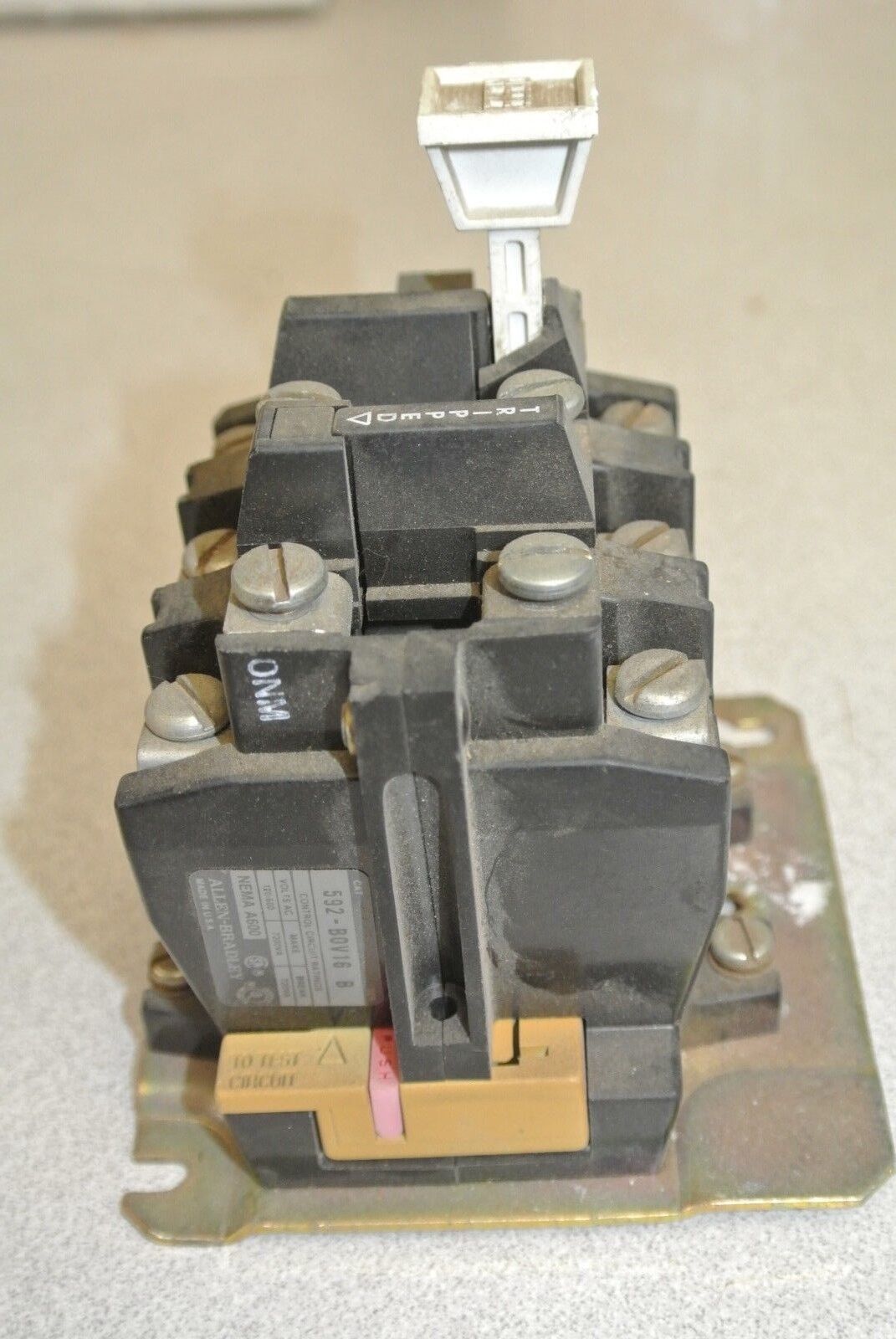 ALLEN-BRADLEY 592-BOV16, Ser. B - MANUAL RESET RELAY / 3P / 40A