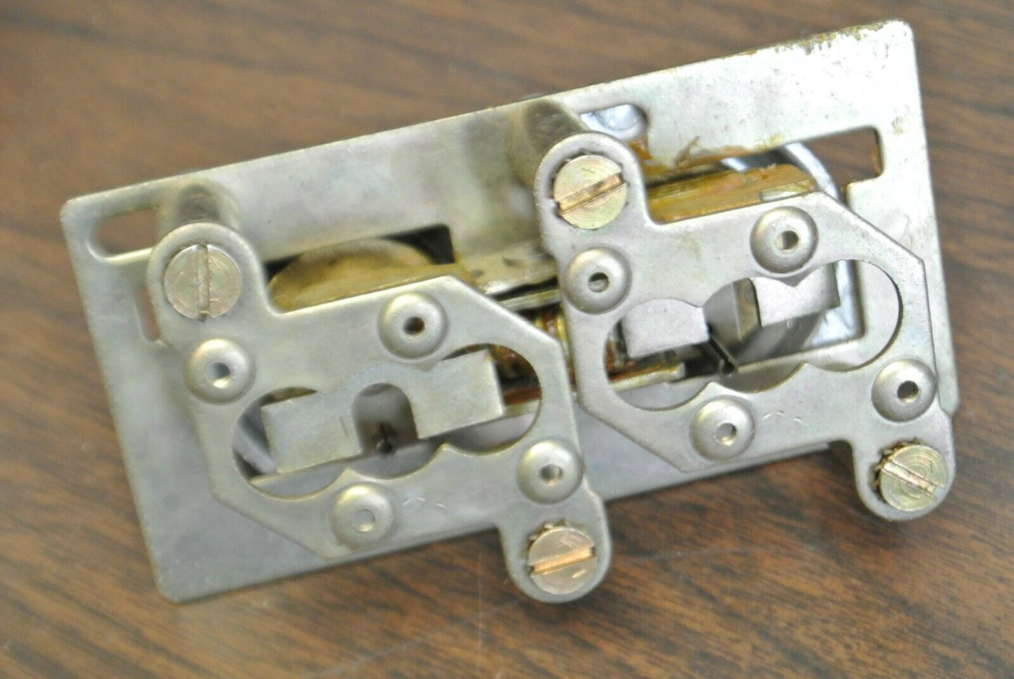 GENERAL ELECTRIC CR2940WM600E OILTIGHT PUSHBUTTON UNIT / NEW SURPLUS