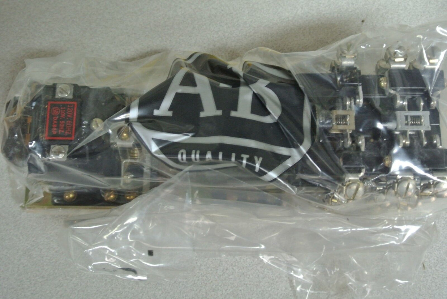 ALLEN-BRADLEY 700-BXL840A1 - AC RELAY TYPE BXL - 110/120V, 8-POLE - NEW SURPLUS