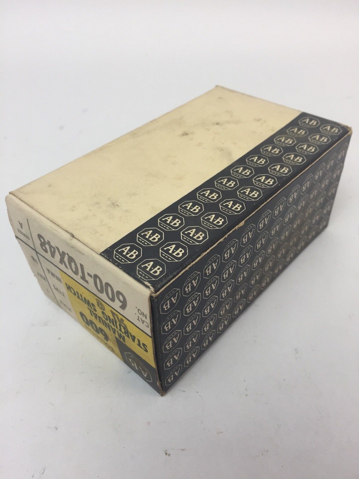ALLEN BRADLEY 600-TQX48 MANUAL STARTING SWITCH 1 POLE TYPE KEY NEMA 1B SER A