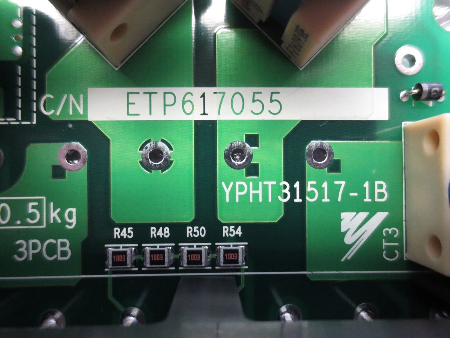 YASKAWA YPHT31517-1B / F7A25P5 FREQ. CONVERTER DRIVER BOARD 220V 3PH 5.5KW
