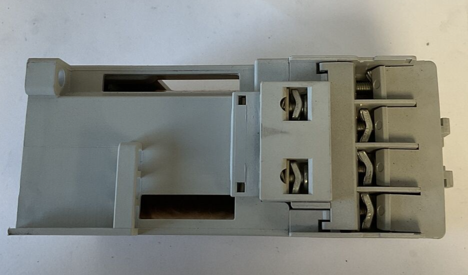 ALLEN BRADLEY 700-CF400D* CONTACTOR SER.A 690V 20A 24VDC