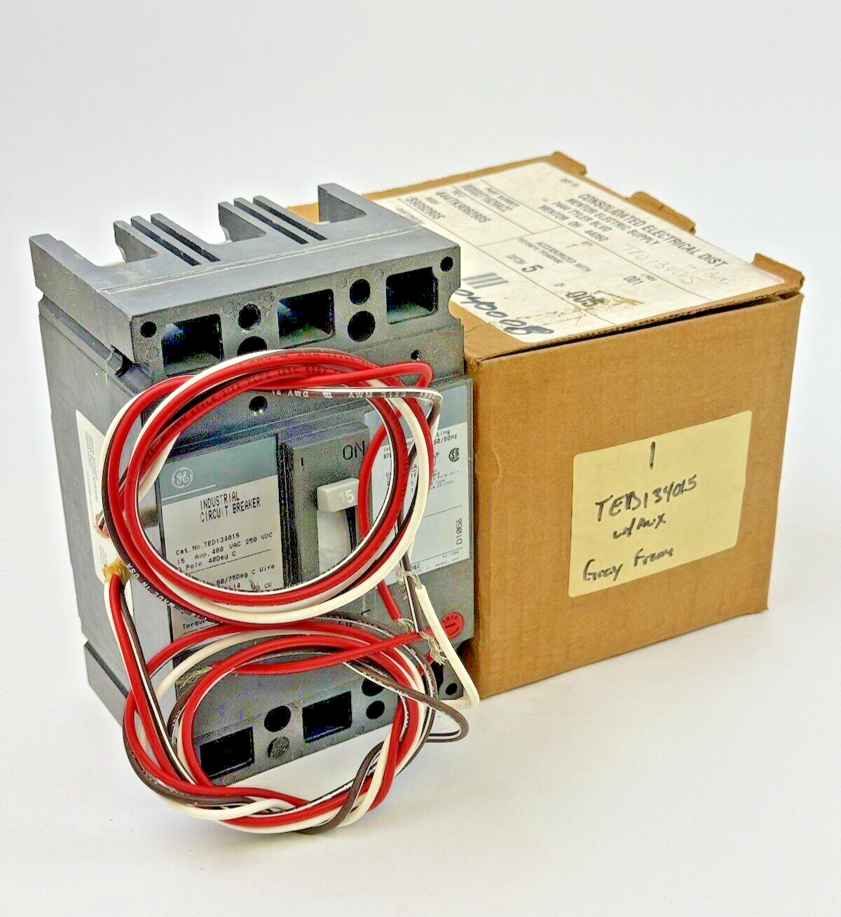GE - TED134015 - IND. CIRCUIT BREAKER W/ AUX SWITCH - 15A, 480 VDC, 3 POLE - NEW