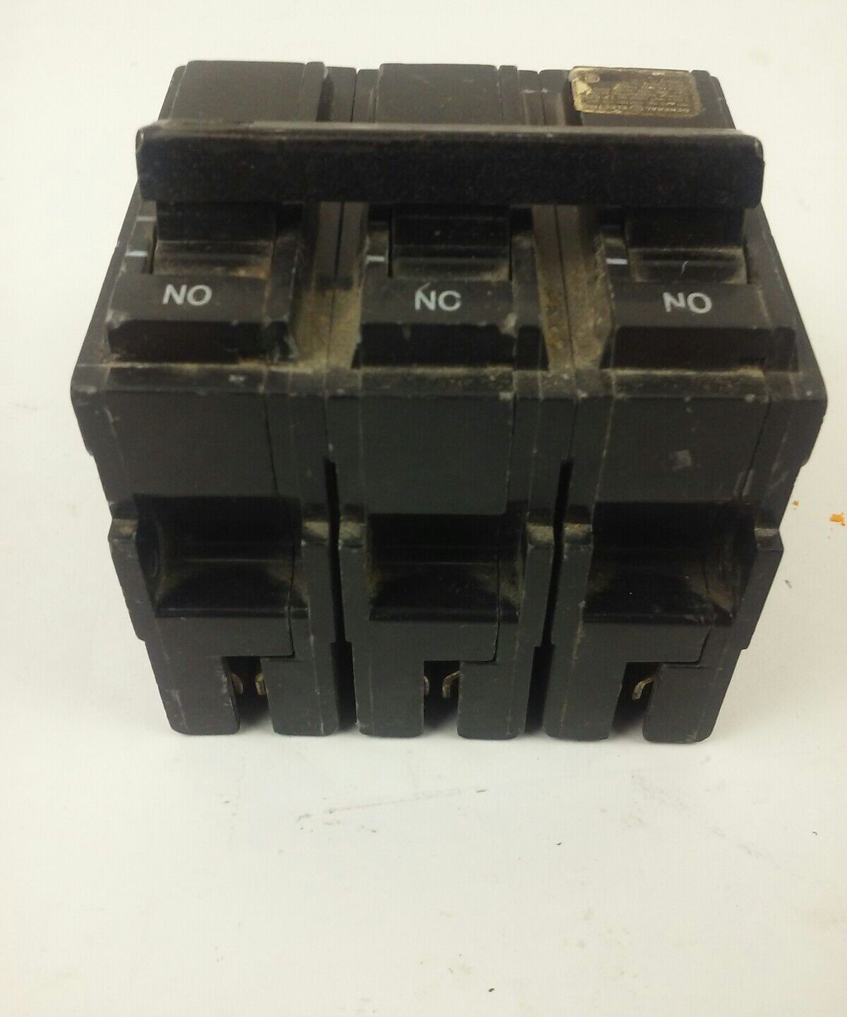 GENERAL ELECTRIC THQL32070 CIRCUIT BREAKER 70A, 240V, 3P, USED MISSING ONE LUG