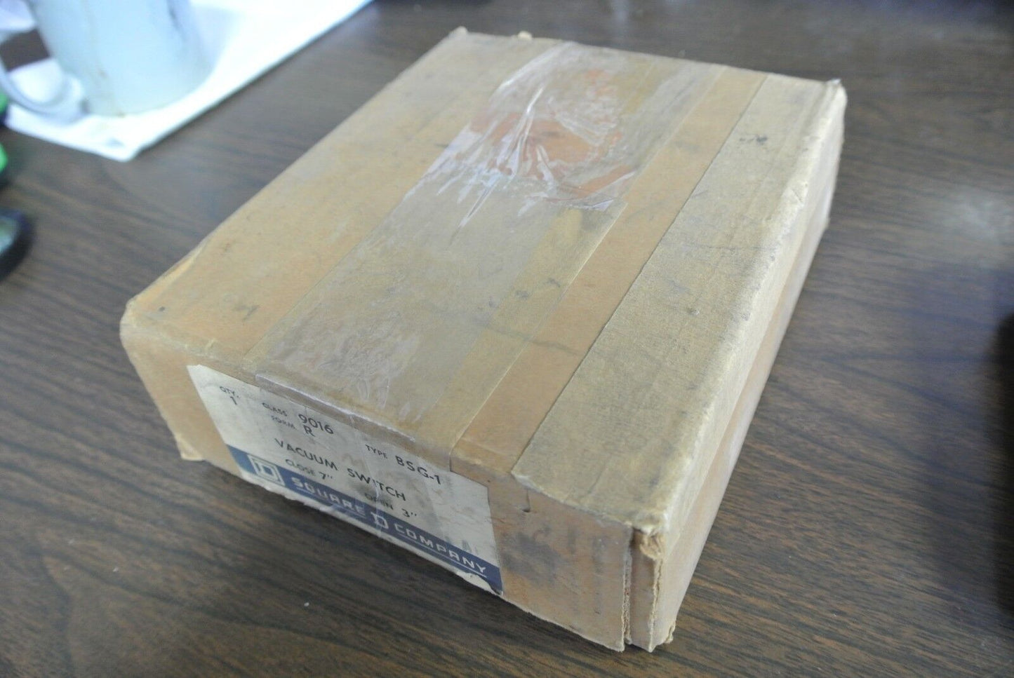 SQUARE D 9016 BSG-1 VACUUM SWITCH - OPEN - 3", CLOSE 7" - NEW SURPLUS