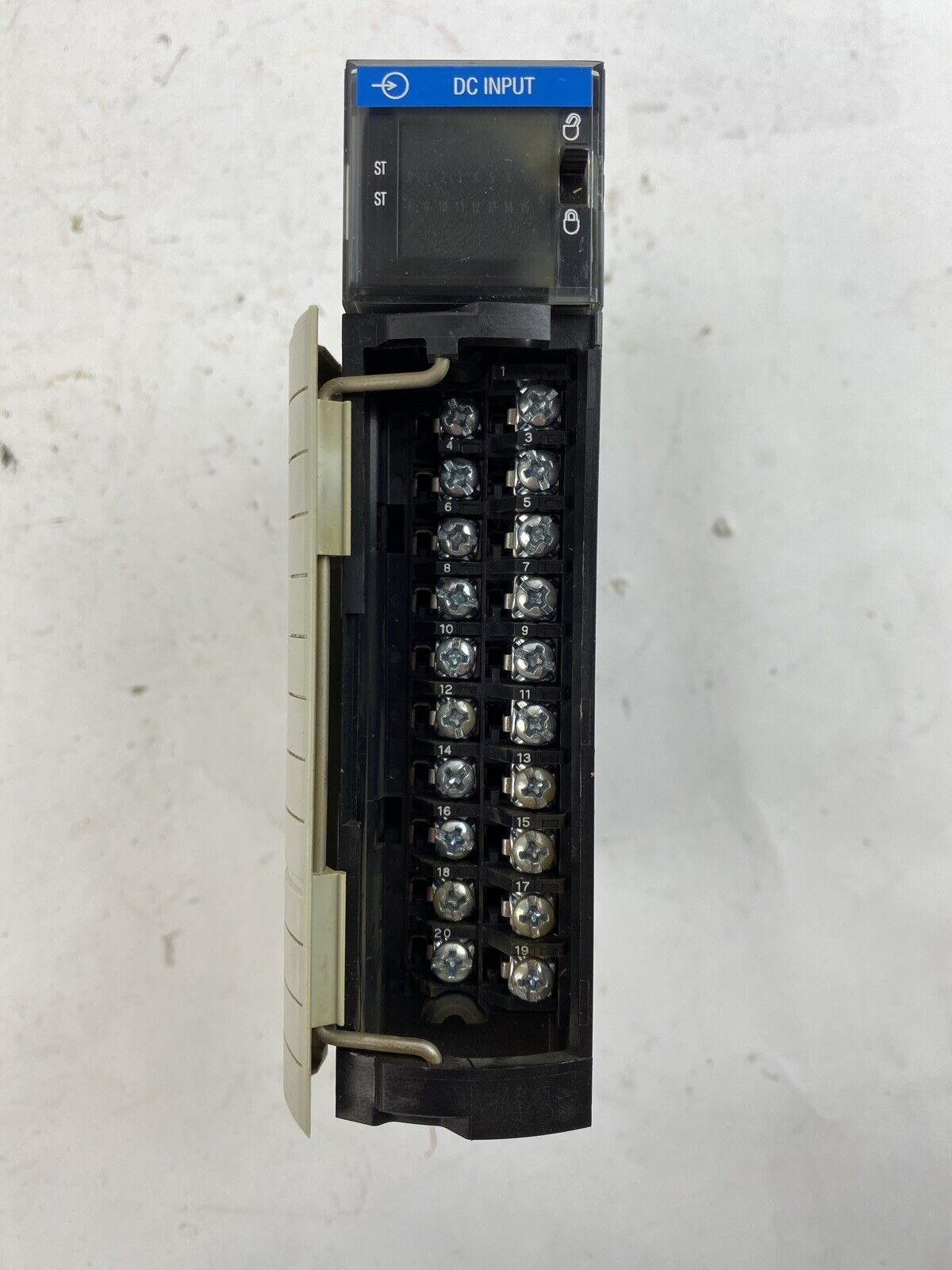 Allen-Bradley 1756-IB16 DC INPUT 16PT 10-31.2VDC 10mA SER A F/W REV. 3.3