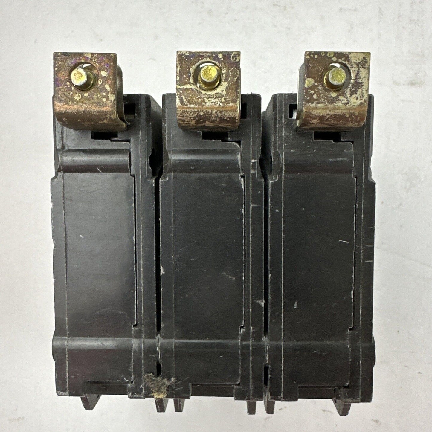 GE THQB32020 CIRCUIT BREAKER 20AMP 3POLE 240VAC