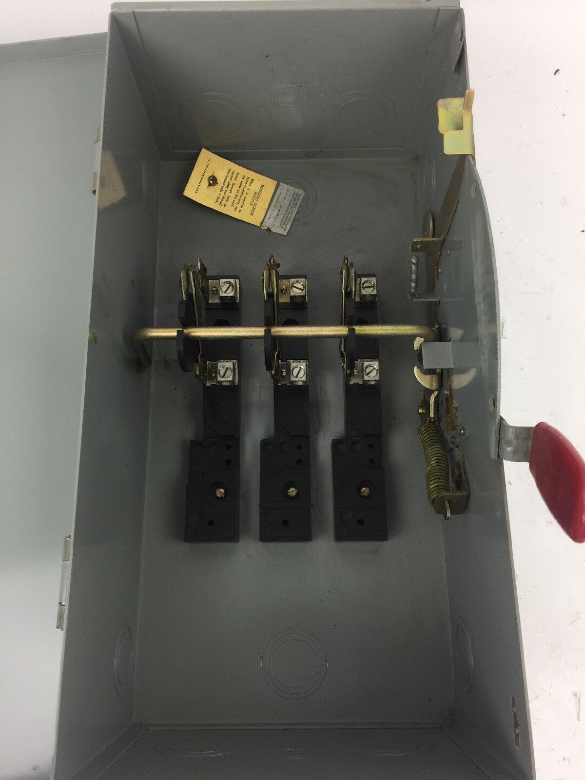 WESTINGHOUSE GUN323 SAFETY SWITCH 240 VOLT AC 100 AMP TYPE 1 ENCLOSURE INDOOR