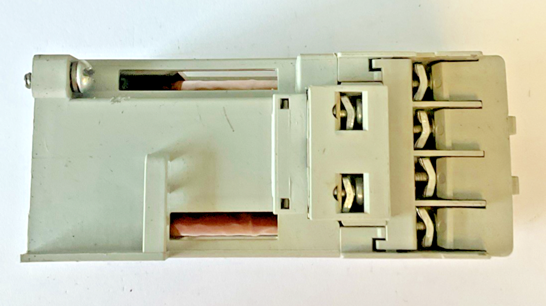 ALLEN BRADLEY 100-C16Z*400 CONTACTOR SER.B 600VAC 32A