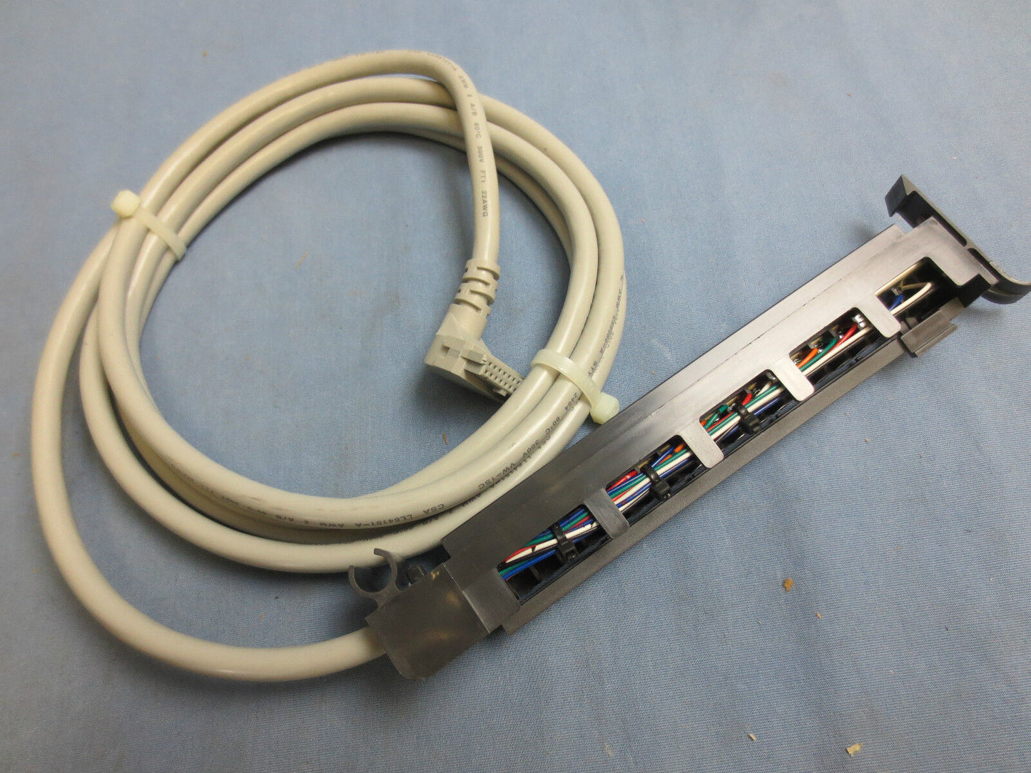 ALLEN-BRADLEY1492-CABLE025F Ser. C PRE-WIRED CABLE for 1771 DIGITAL I/O - 2.5m