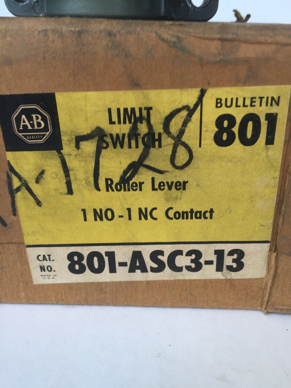 ALLEN BRADLEY 801-ASC3-13 LIMIT SWITCH ROLLER LEVER 600V AC/DC 1NO-1NC CONTACT