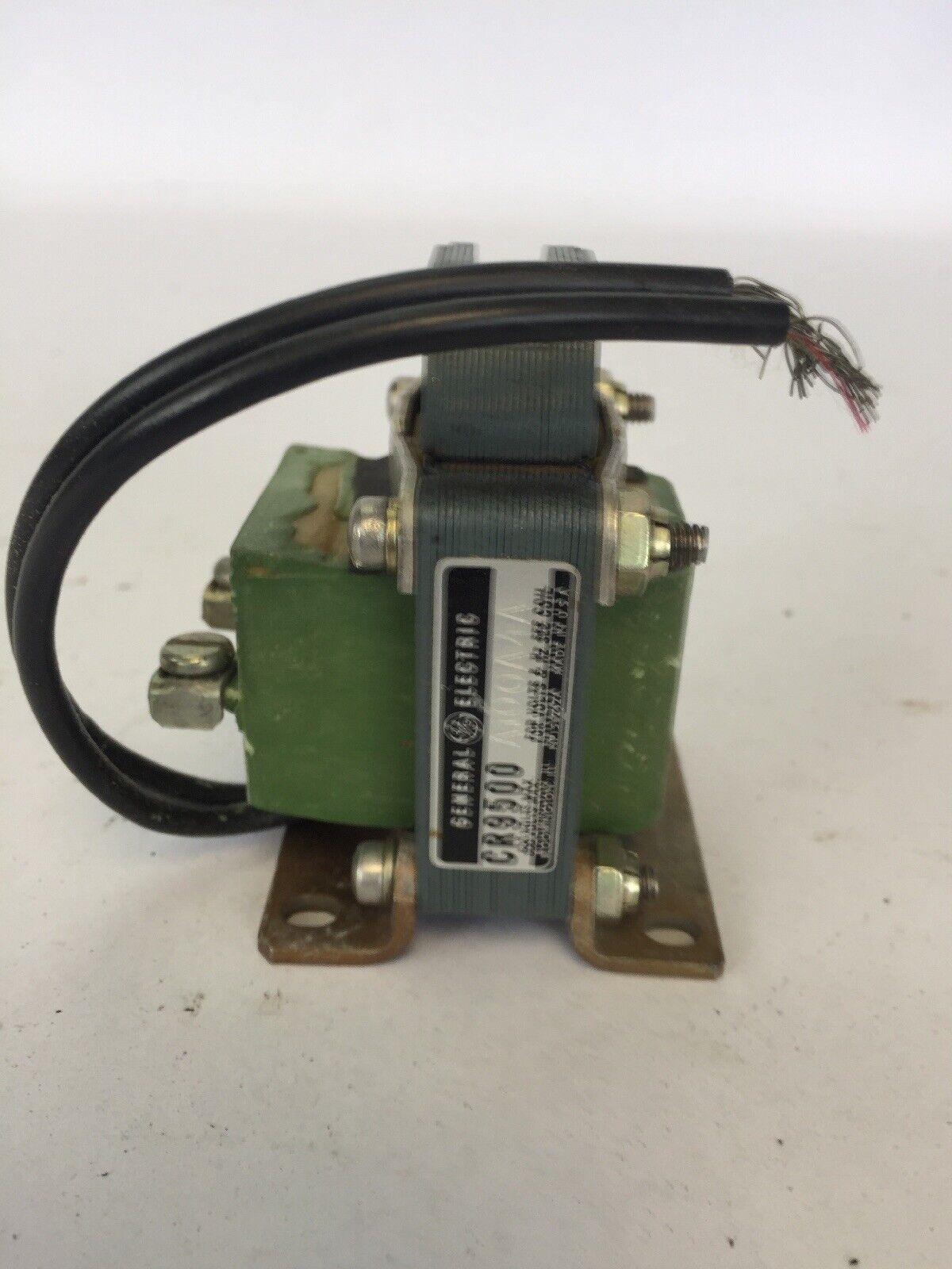 GE CR9500A100A4A SOLENOID PULL TYPE COIL 460V 60HZ END MTG STROKE 1-INCH MAX