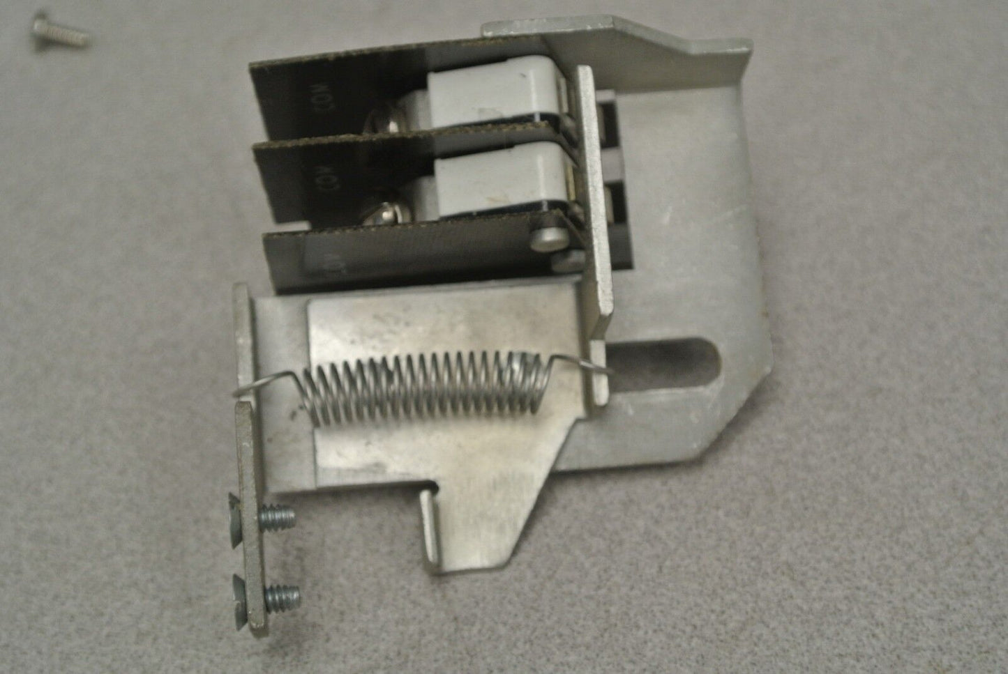 GENERAL ELECTRIC THAUX3 AUXILIARY SWITCH KIT / 600VAC / 250VDC / NEW SURPLUS