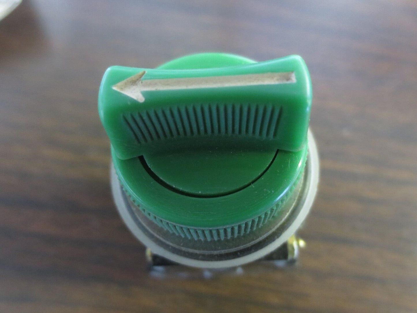 GENERAL ELECTRIC CR104B25205 SELECTOR SWITCH, 2-POSITION GREEN - NEW SURPLUS
