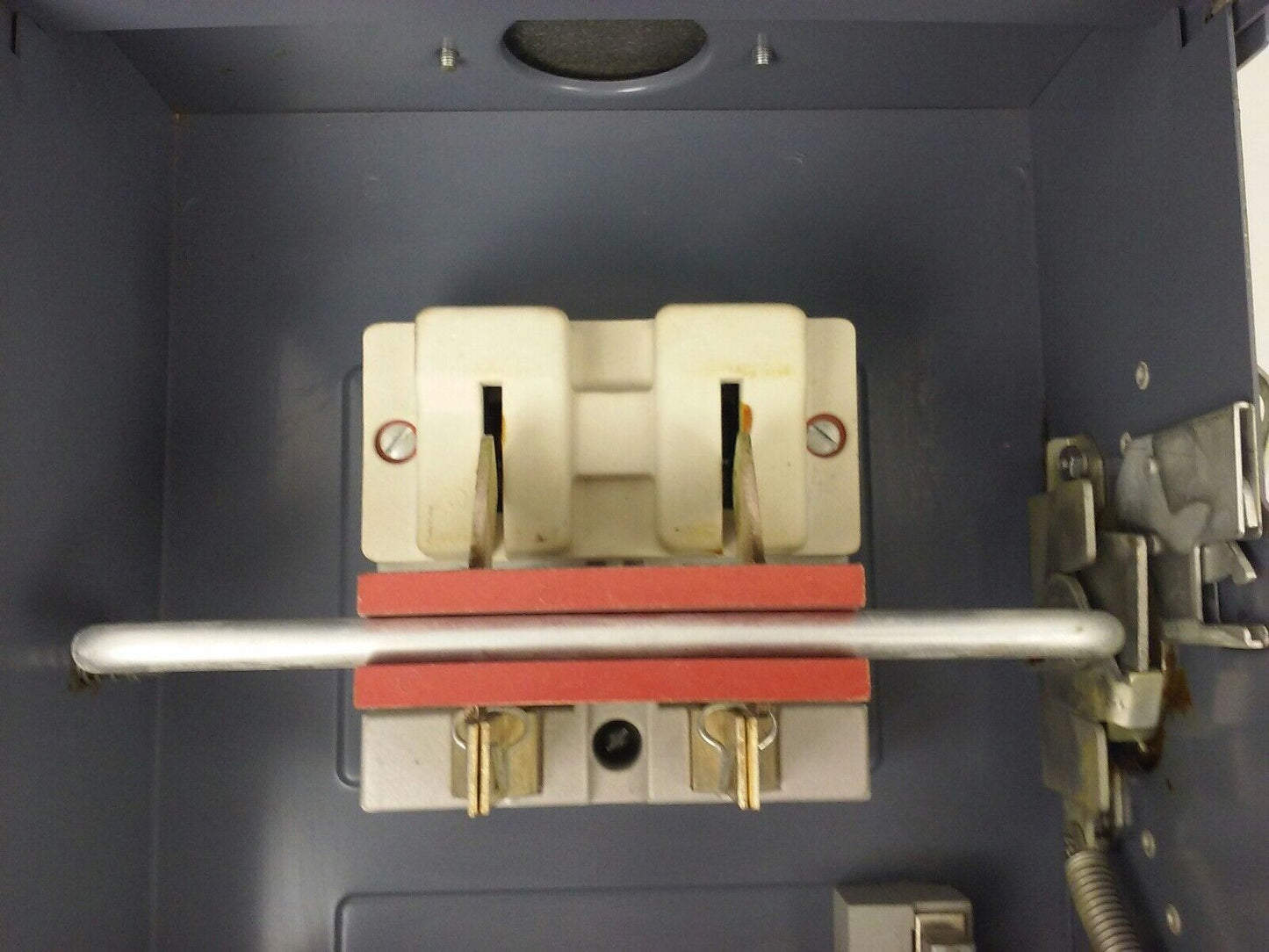 ARROW HART 24299R ENCLOSED SWITCH TYPE HD, 2P, POLES 3SN, 100A, 240V,FUSIBLE,NEW