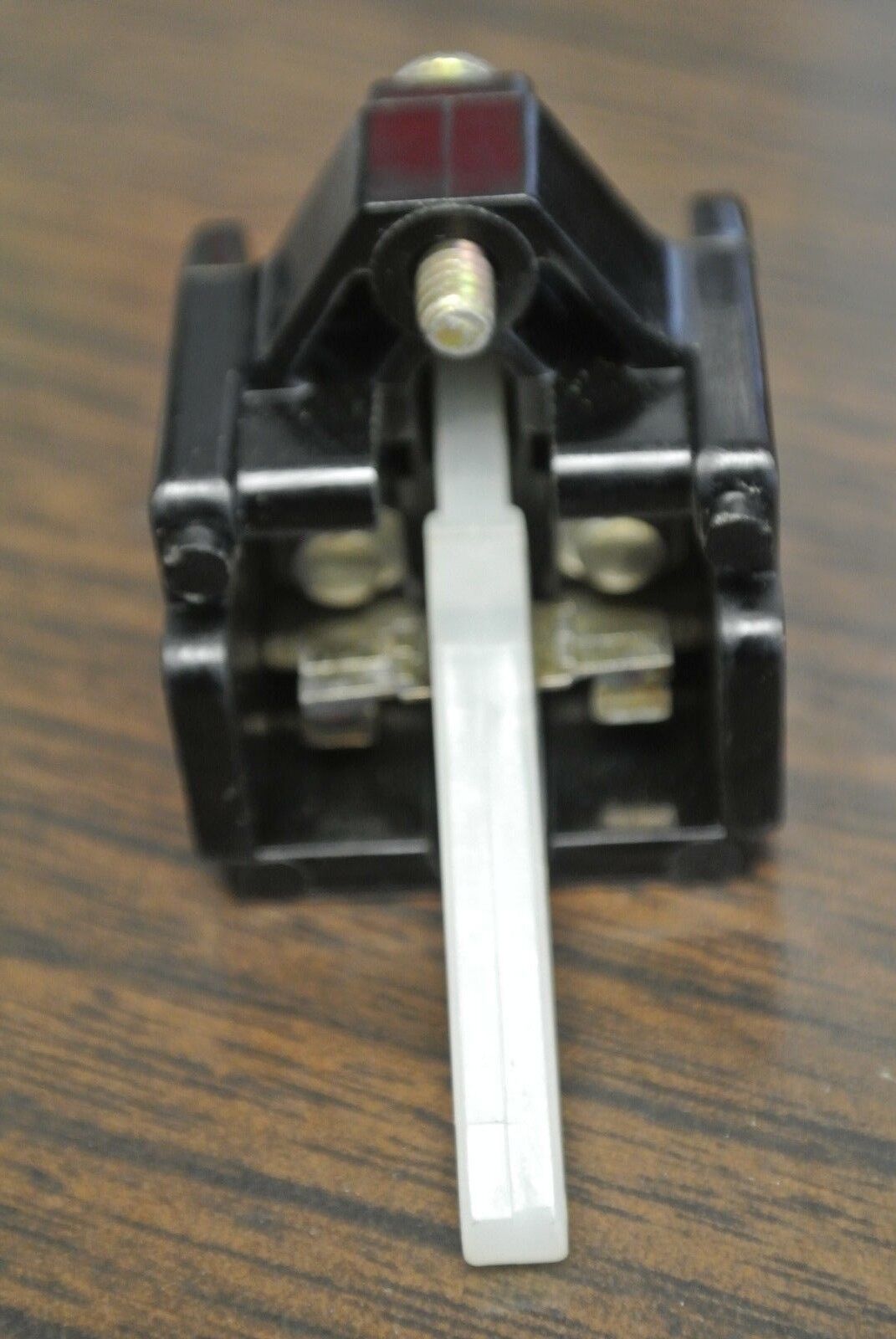 ALLEN-BRADLEY 1495-G4 AUXILIARY CONTACT / N.C. / EARLY BREAK / SIZE 4 / NEW SURP