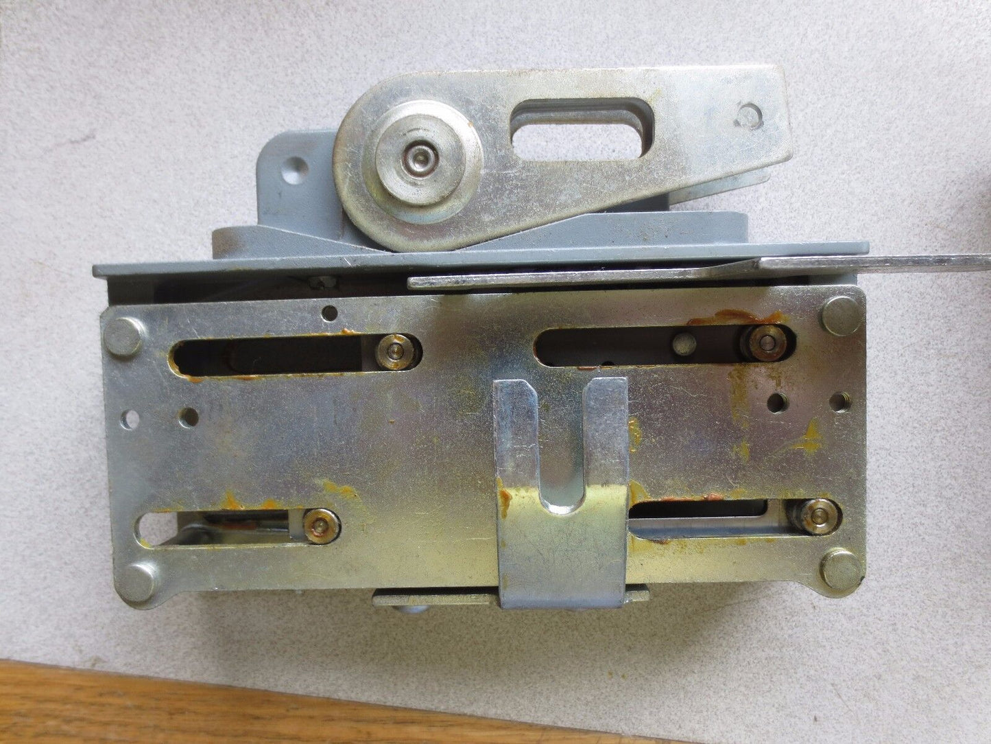 SAFETY SWITCH / DISCONNECT SWITCH HANDLE MECHANISM / TRIP LOT of 4