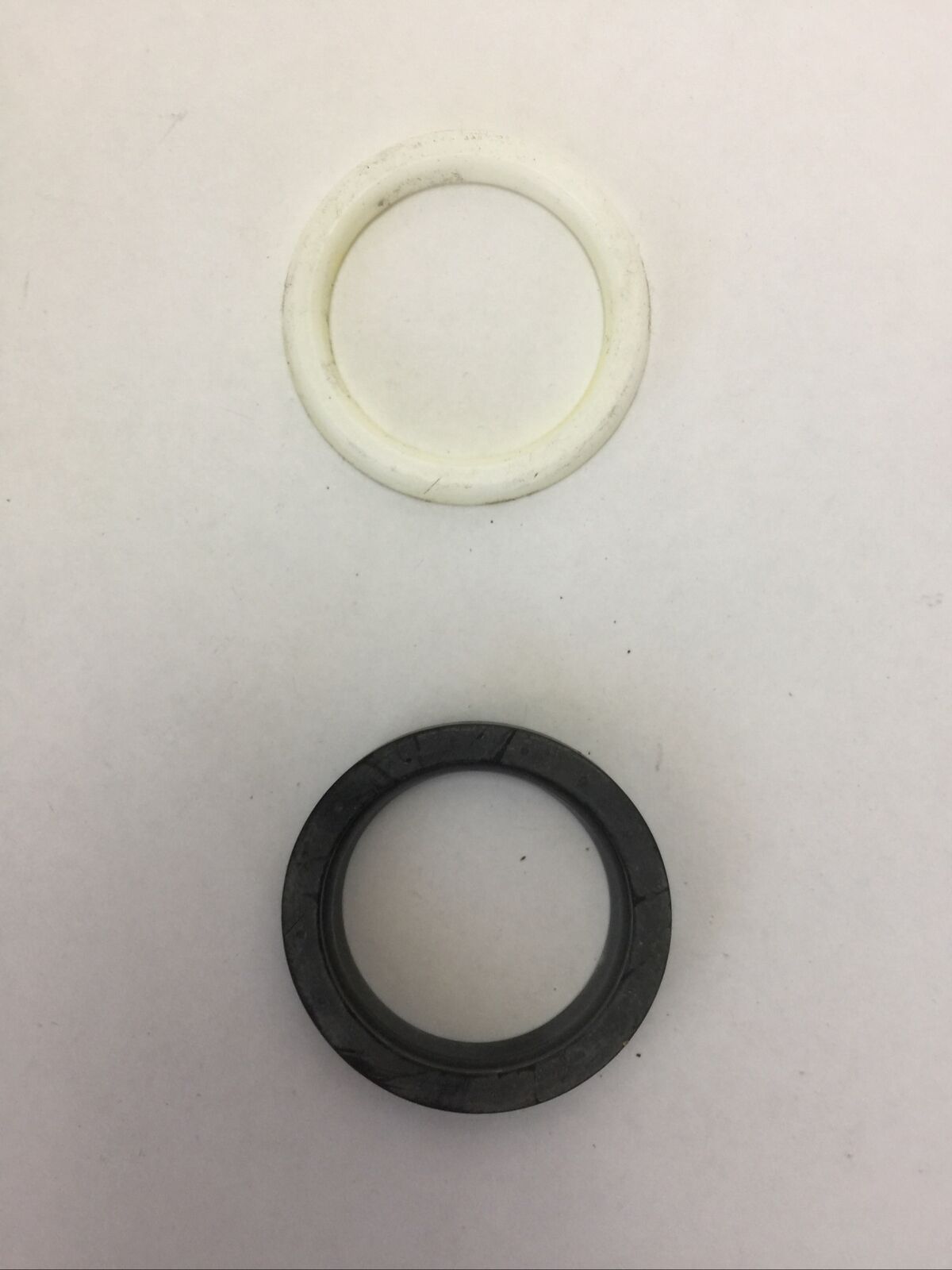 MILLER 051-KR011-138 AIR CYLINDER PISTON ROD SEAL AND BOLTED BUSHING ASSEMBLY
