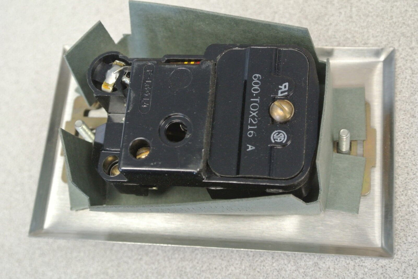 ALLEN-BRADLEY 600-TQX216 / MANUAL MOTOR STARTING SWITCH, TOGGLE / NEW SURPLUS