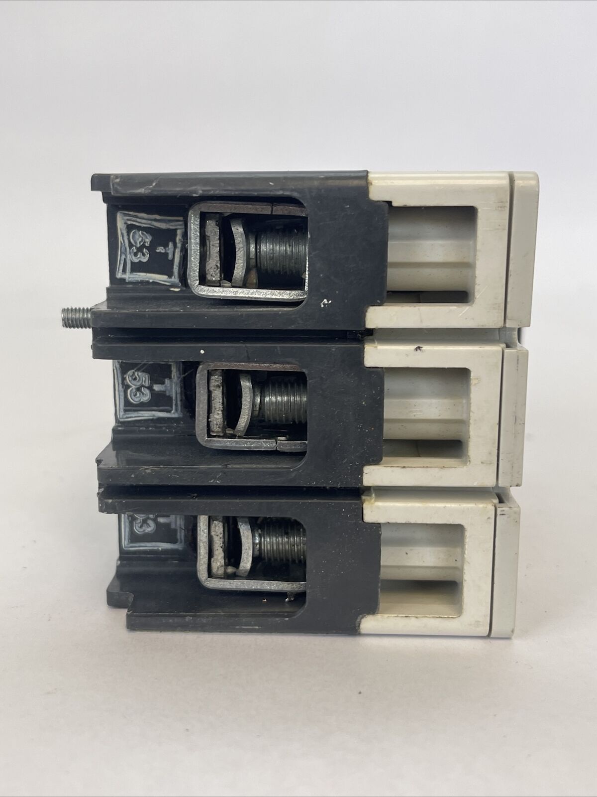 EATON EGB3070FFG INDUSTRIAL CIRCUIT BREAKER 70AMP 3POLE 250VDC 480VAC 67B3600G14