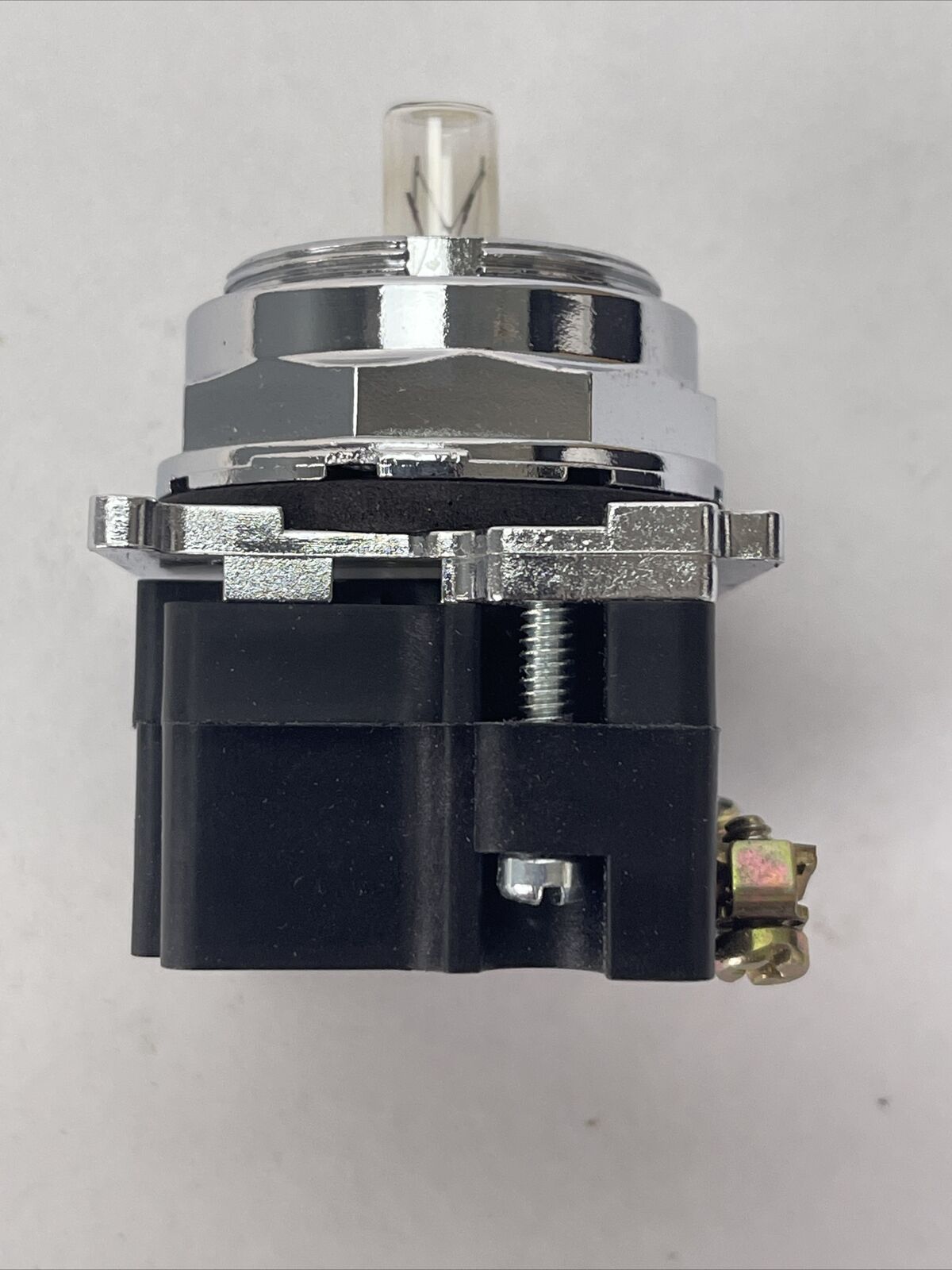 CUTLER HAMMER 10250T202N STD. IND. LIGHT RESISTOR 240V 1 HOLE MTG. SERIES B2