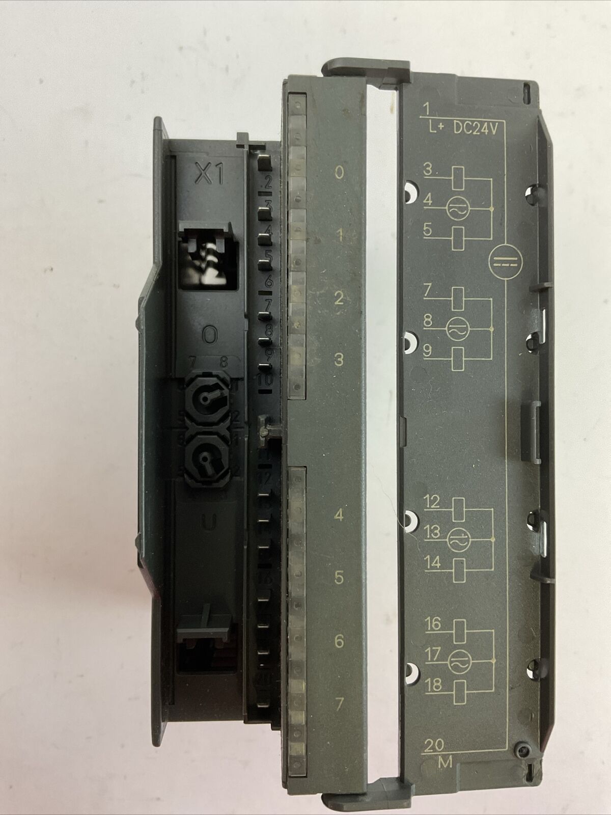 SIEMENS 1P 6ES7 322-1HF01-0AA0A SIMATIC S7 DIGITAL OUTPUT MODULE